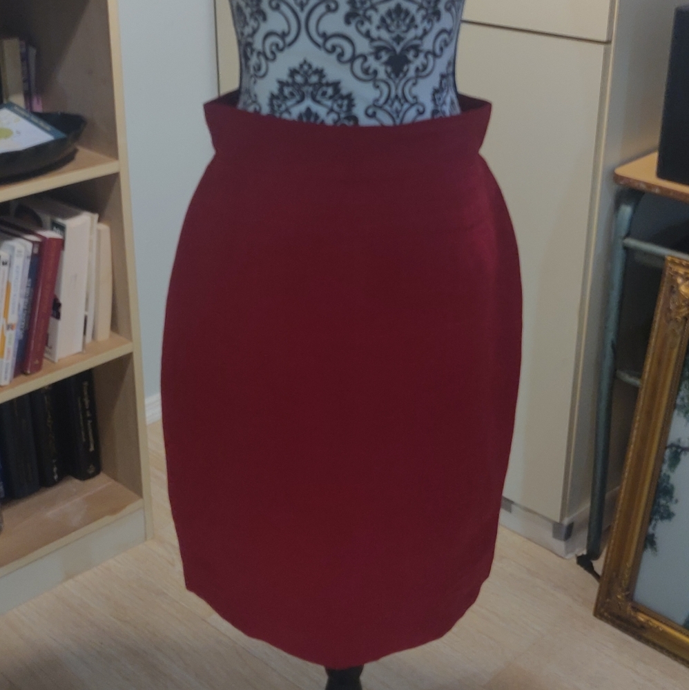 Classic Red Linen Pencil Skirt